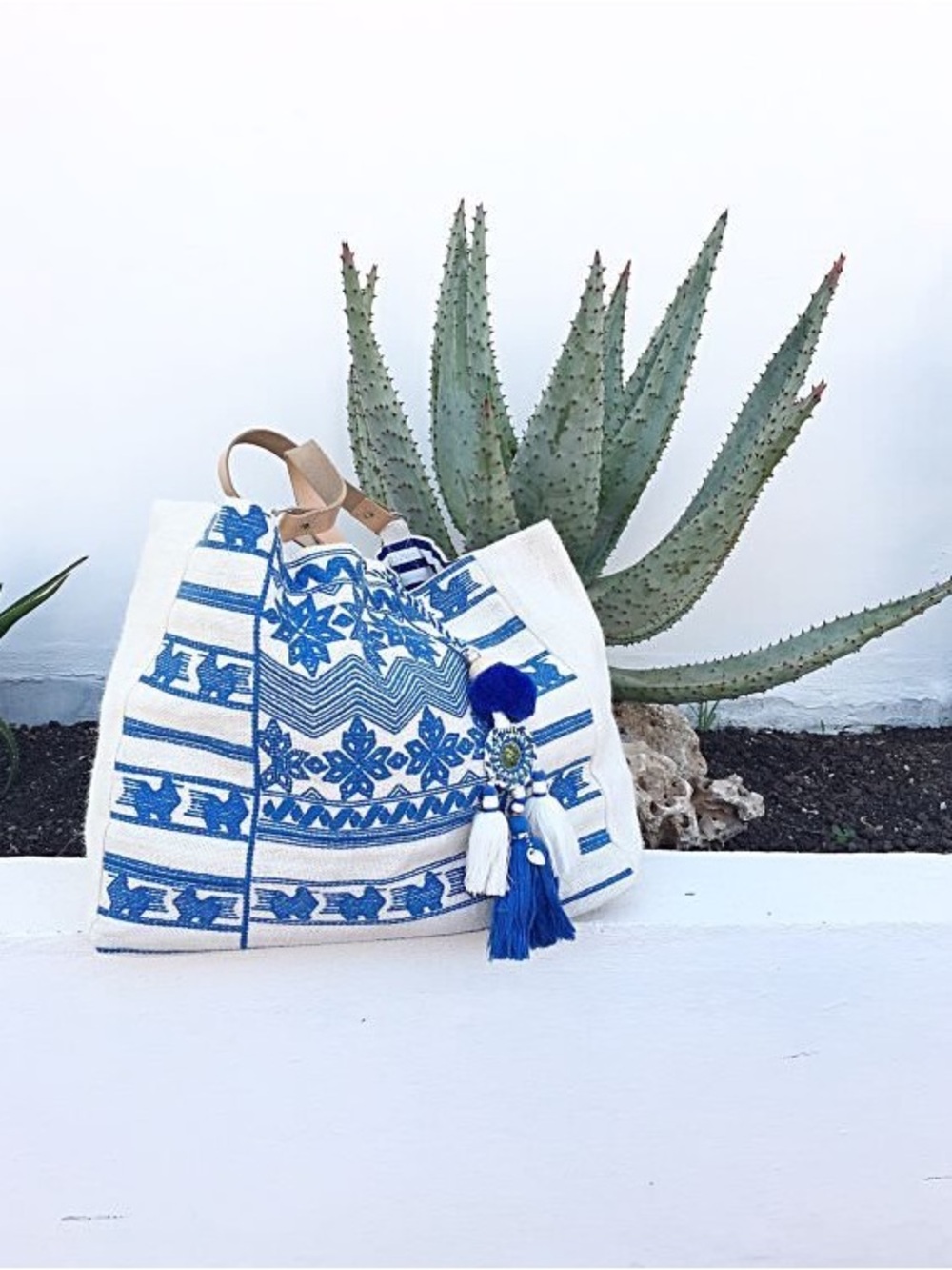 NWOT STAR MELA Leila Embroidered Bag in Ivory & Blue